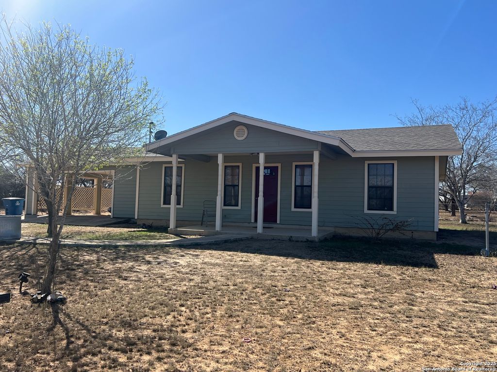 Photo of 208 S Jamison, Devine, TX 78016 (MLS # 1847266)
