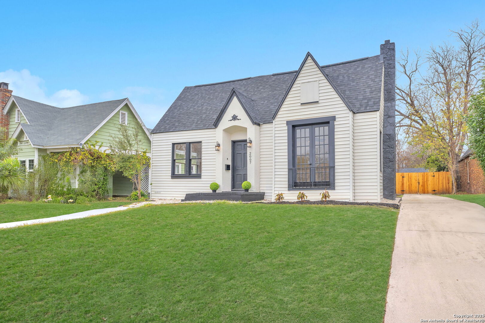2007 W MAGNOLIA AVE