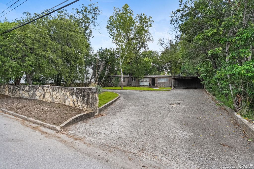 Photo of 530 Corona, Alamo Heights, TX 78209 (MLS # 1910146)