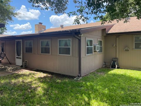 A home in Hondo