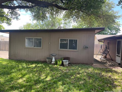 A home in Hondo