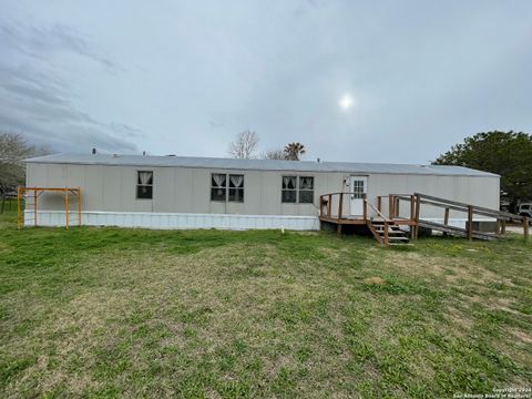 A home in Floresville