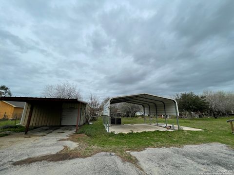 A home in Floresville