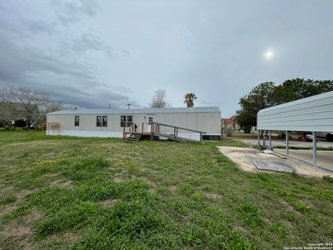 A home in Floresville