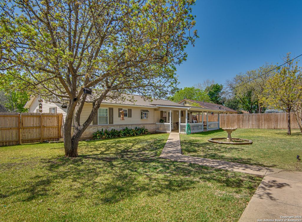 Photo of 112 Shadywood, Boerne, TX 78006 (MLS # 1856570)