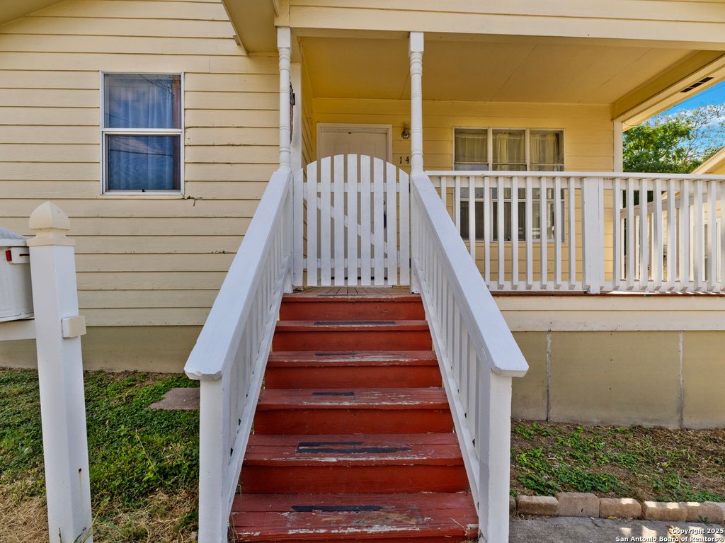 Photo of 142 Jean, San Antonio, TX 78207 (MLS # 1917834)