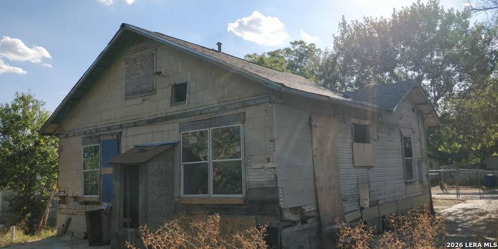 Photo of 806 S SAN DARIO AVE, San Antonio, TX 78237 (MLS # 1525381)