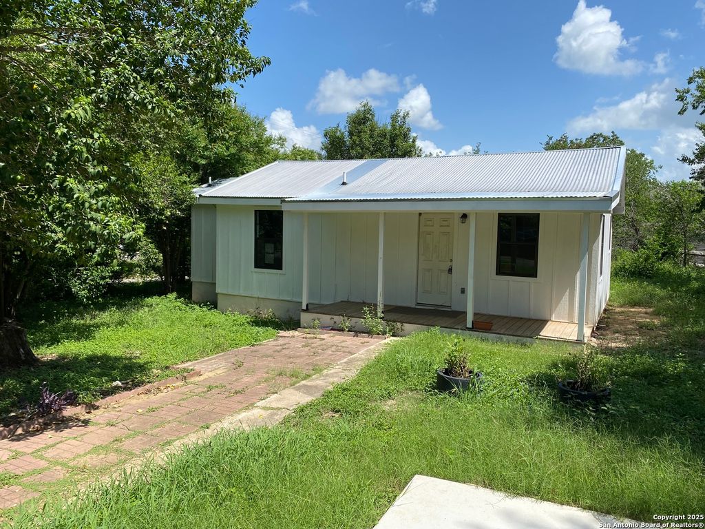 Photo of 202 Cottage, Seguin, TX 78155 (MLS # 1878848)