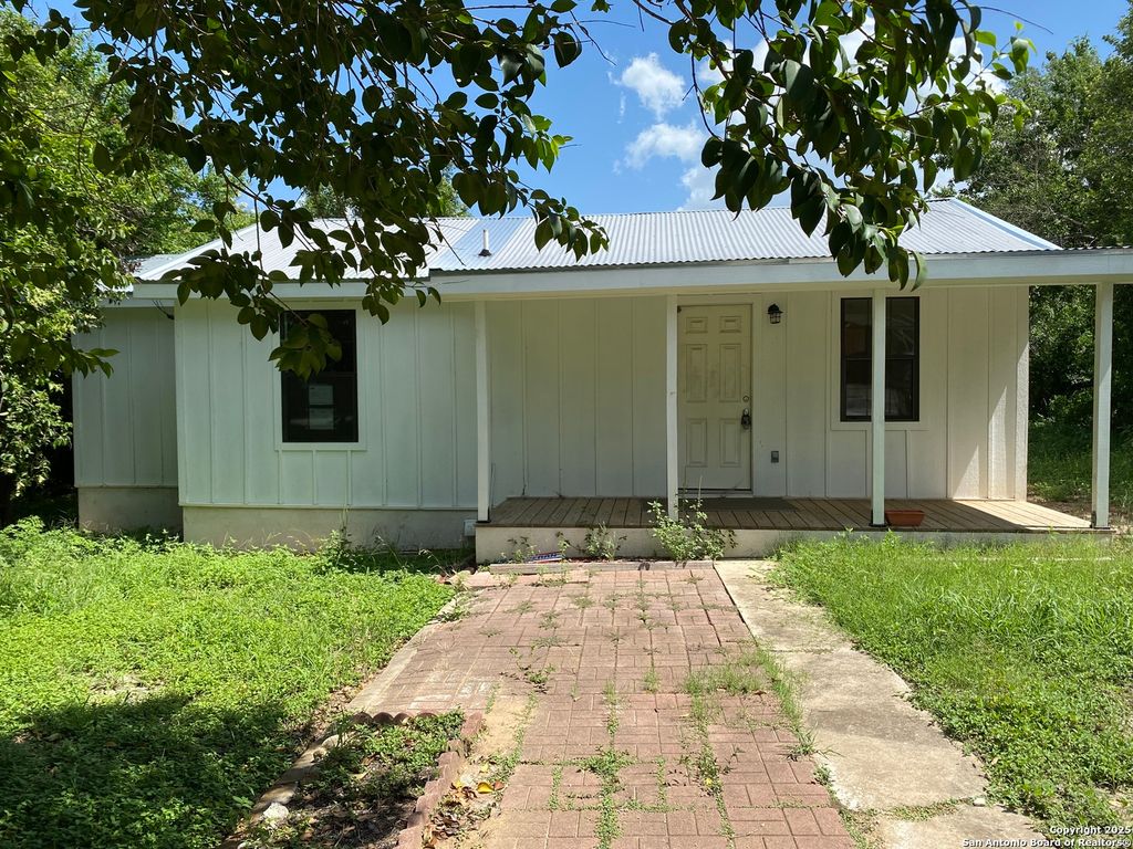 Photo of 202 Cottage, Seguin, TX 78155 (MLS # 1878848)