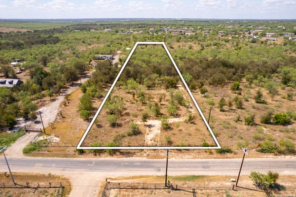 3915 BARTH RD, LOCKHART, TX 78644 - Image 060ad85446d2b5f7fc09b2d3fec6c911/2857629527