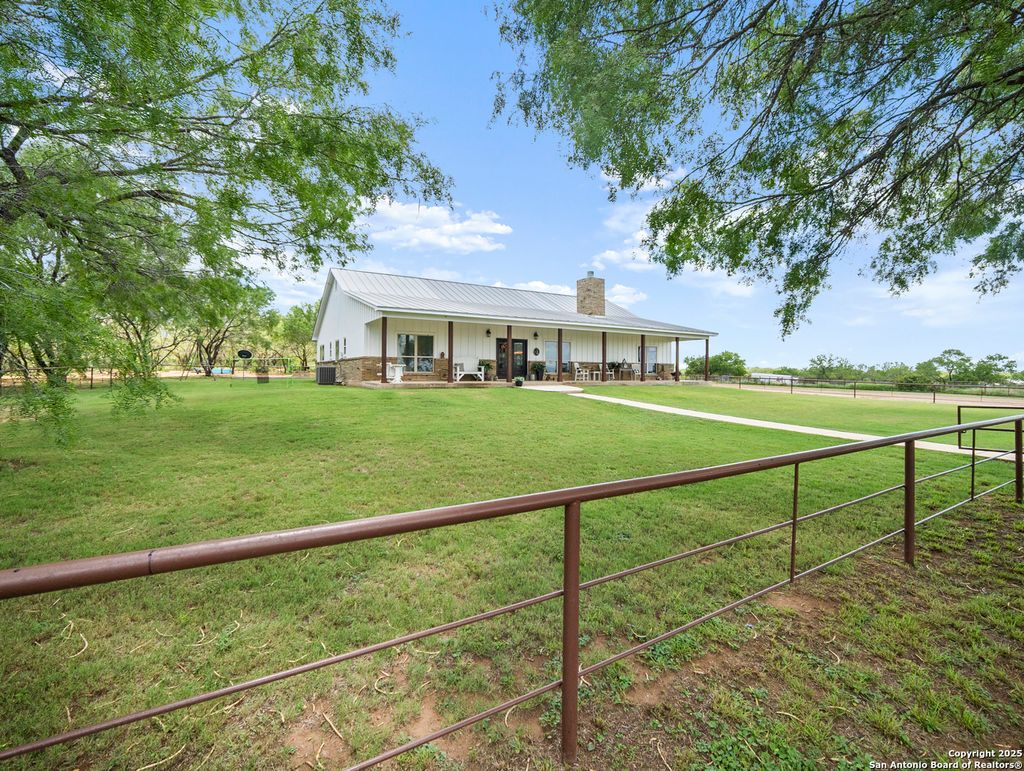 Photo of 590 County Road 431, Pleasanton, TX 78064 (MLS # 1879031)