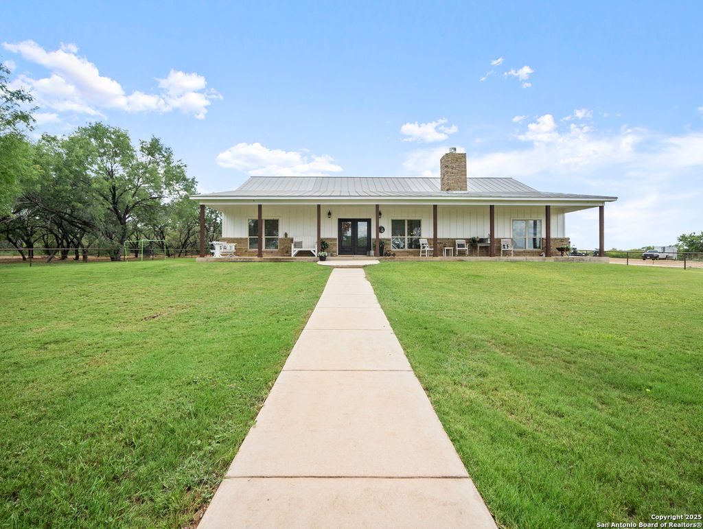 Photo of 590 County Road 431, Pleasanton, TX 78064 (MLS # 1879031)