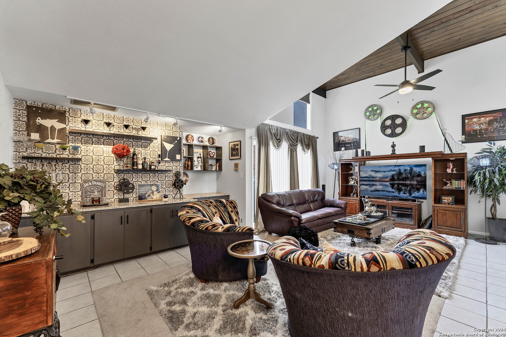 3103 EISENHAUER RD L21
