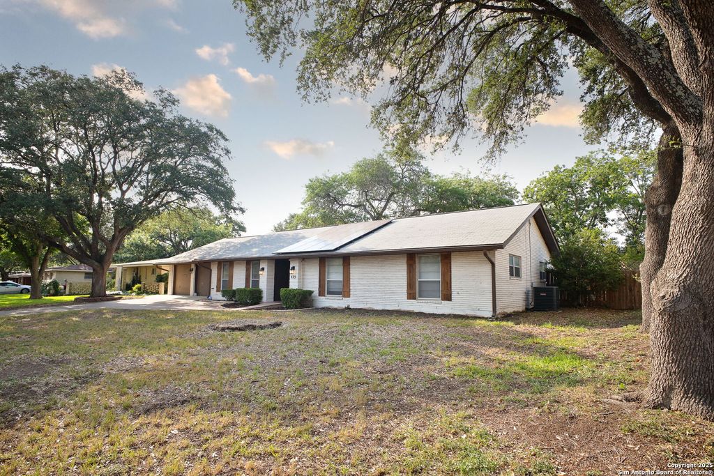Photo of 425 Winfield Blvd, San Antonio, TX 78239 (MLS # 1871567)