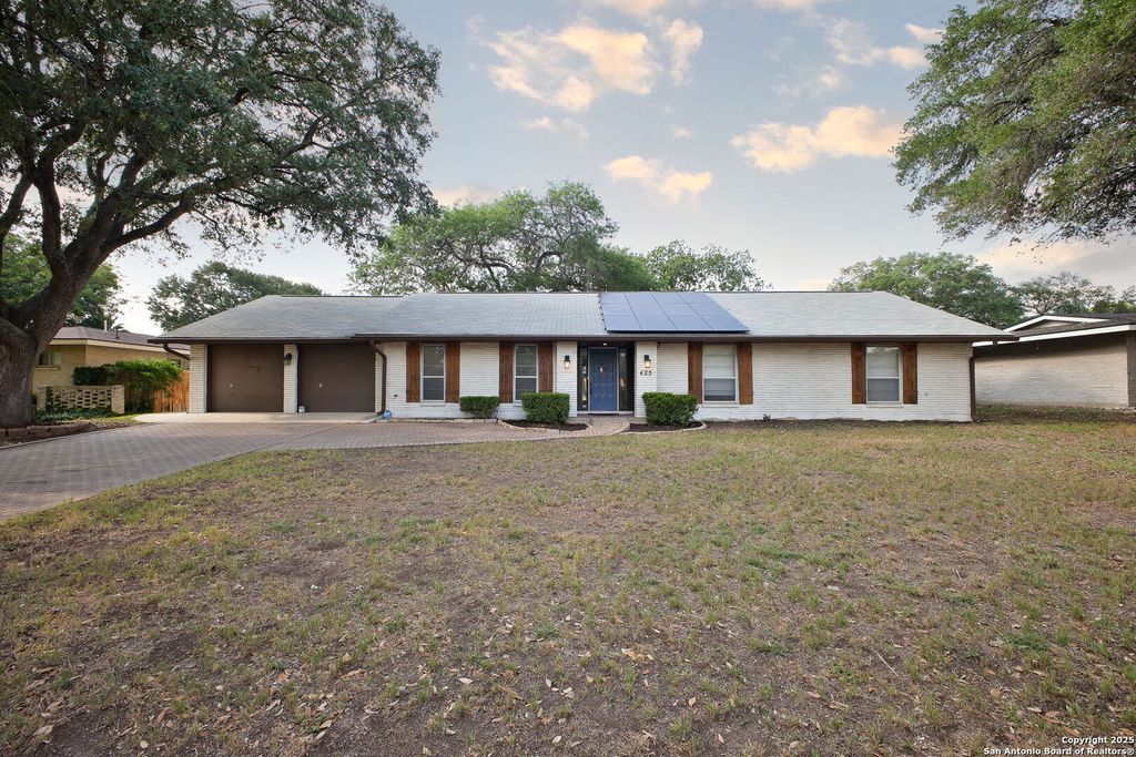 Photo of 425 Winfield Blvd, San Antonio, TX 78239 (MLS # 1871567)