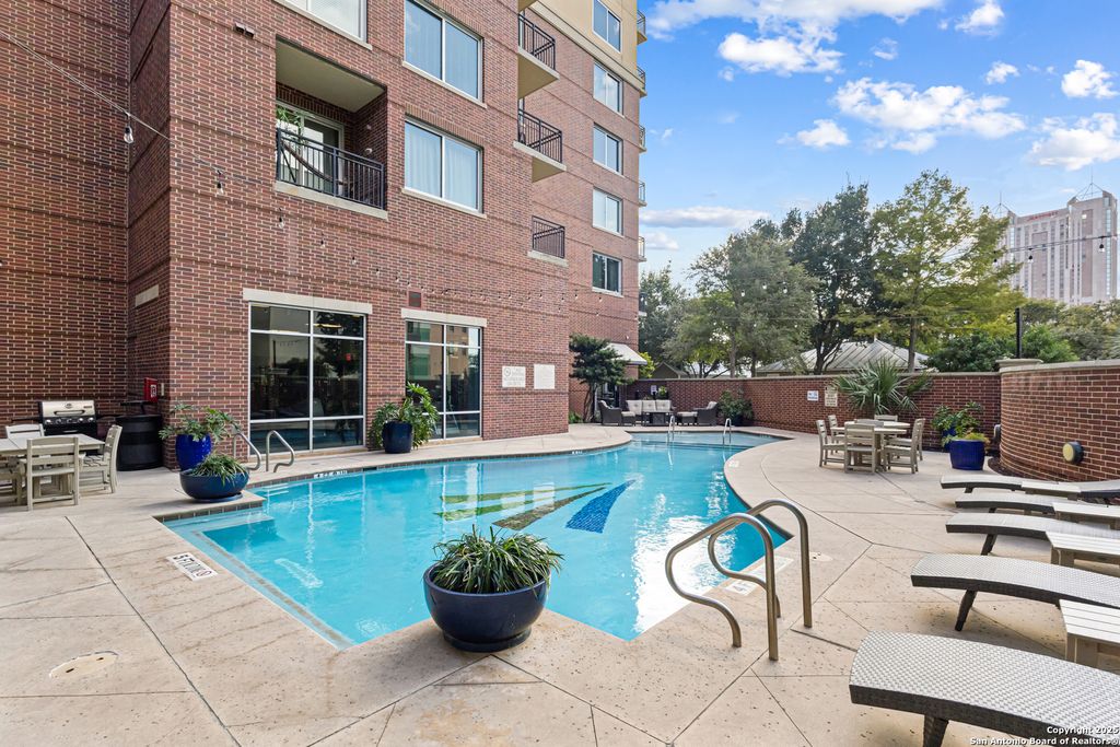 Photo of 215 N Center St. 1005 #1005, San Antonio, TX 78202 (MLS # 1918240)
