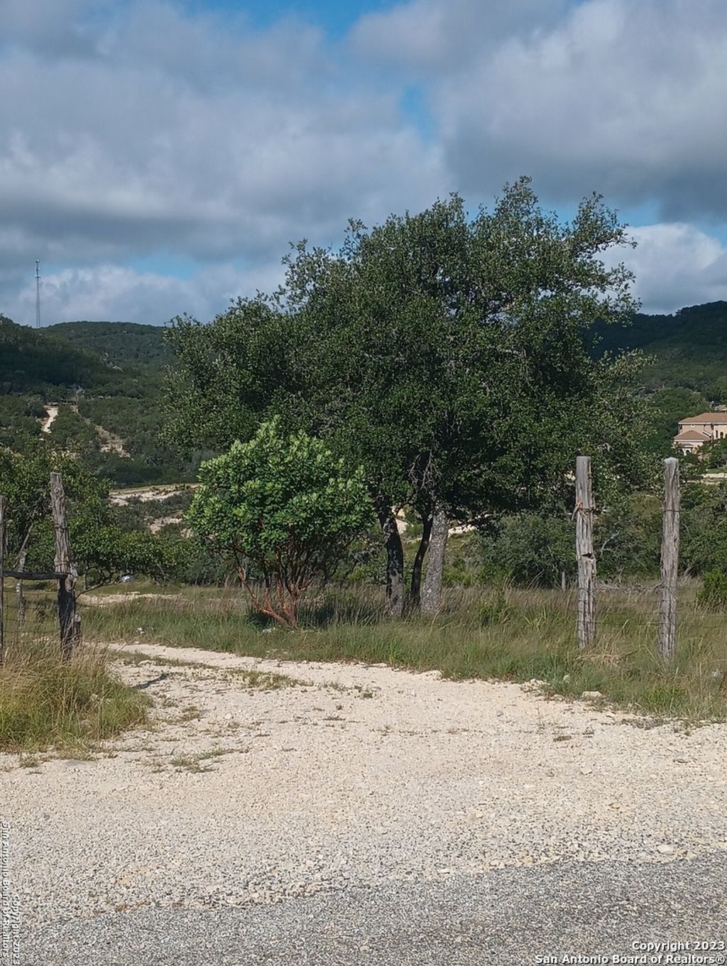 Photo of 761 W Bear Springs Rd, Pipe Creek, TX 78063 (MLS # 1699944)