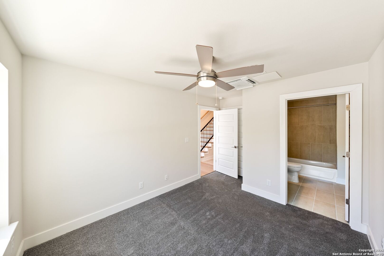 419 Ira Avenue 1101