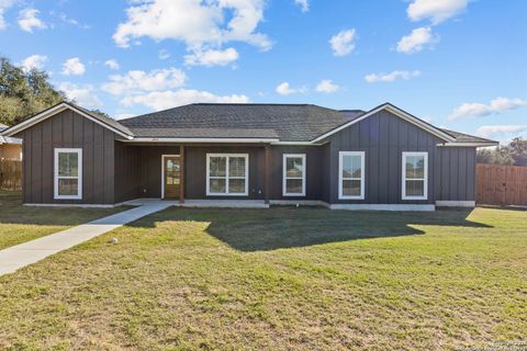 1015 Timbercrest Pleasanton TX 78064