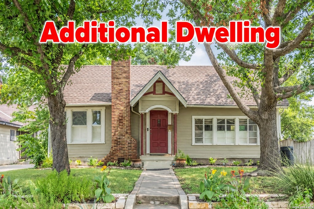 Photo of 301 FURR DR, San Antonio, TX 78201 (MLS # 2019610)