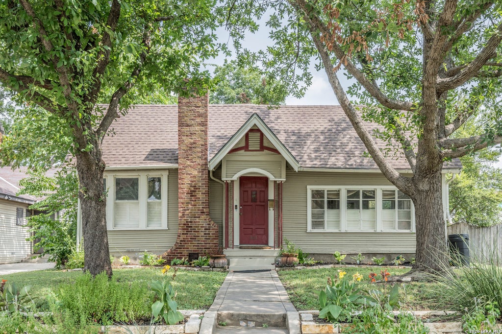 Photo of 301 FURR DR, San Antonio, TX 78201 (MLS # 2019610)