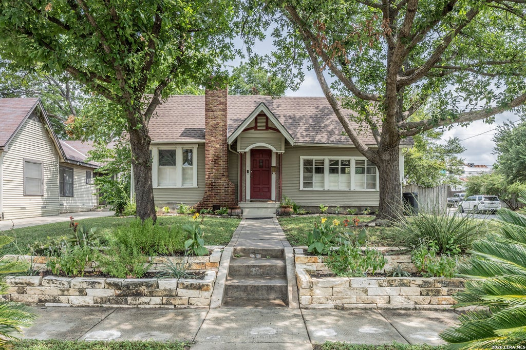 Photo of 301 FURR DR, San Antonio, TX 78201 (MLS # 2019610)