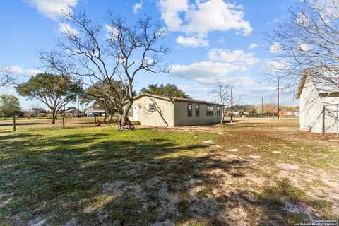 A home in Floresville