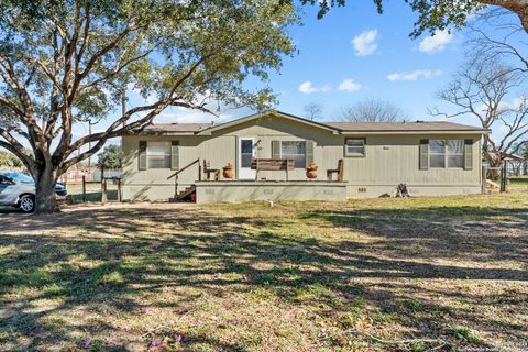 A home in Floresville