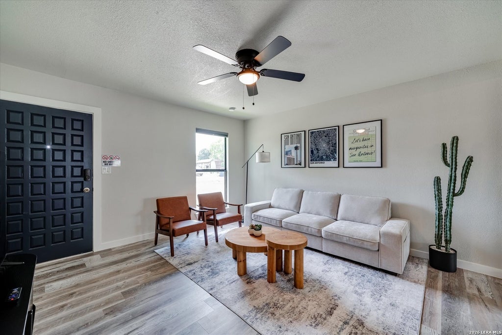 Photo of 4806 Castle Brg, San Antonio, TX 78218 (MLS # 1990038)