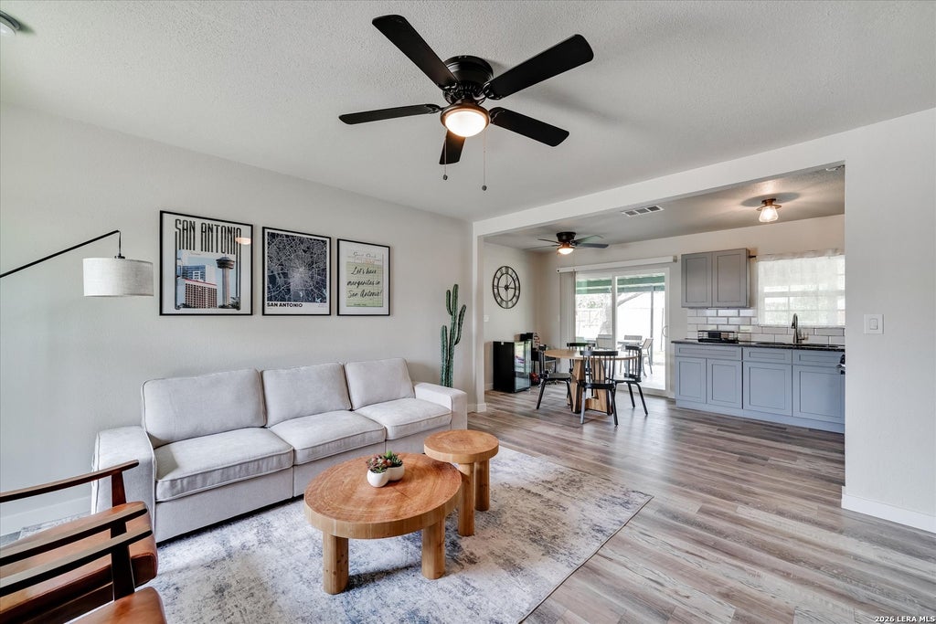 Photo of 4806 Castle Brg, San Antonio, TX 78218 (MLS # 1990038)