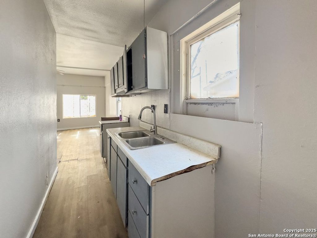 Photo of 261 Pendleton Ave, San Antonio, TX 78204 (MLS # 1930108)