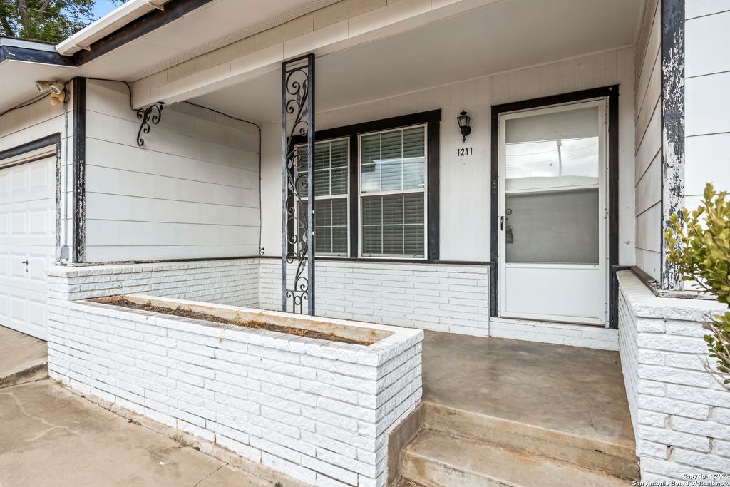 Photo of 1211 C ST, Floresville, TX 78114 (MLS # 1912956)