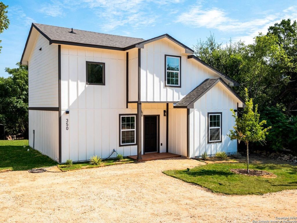 Photo of 350 Spanish Oak Dr, Canyon Lake, TX 78133 (MLS # 1961560)