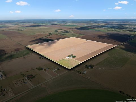 3830 County Road 541 Hondo TX 78861