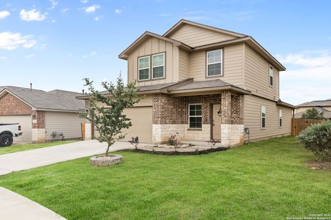 117 Hogans Aly Floresville TX 78114