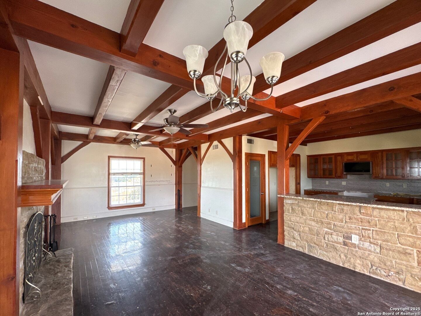 1485 Country Ln