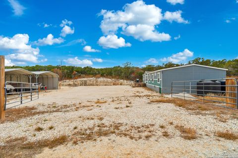 1611 FULLER DR Canyon Lake TX 78133