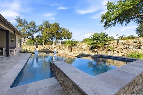 Photo of 6 Sendero Pt, Fair Oaks Ranch, TX 78015 (MLS # 1929572)