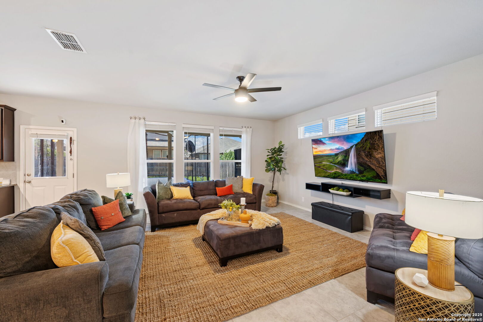 8821 Chavez Path