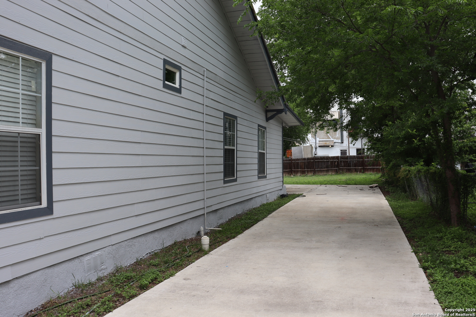 1317 W French Place