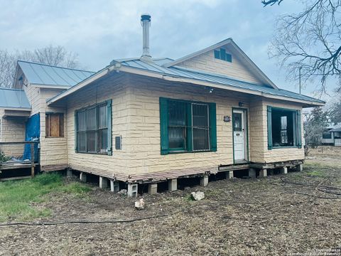 313 County Road 468 Castroville TX 78009