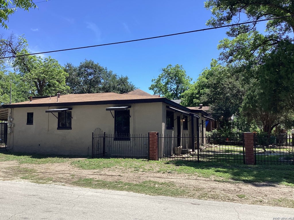 Photo of 151 Benita st, San Antonio, TX 78210 (MLS # 1967509)