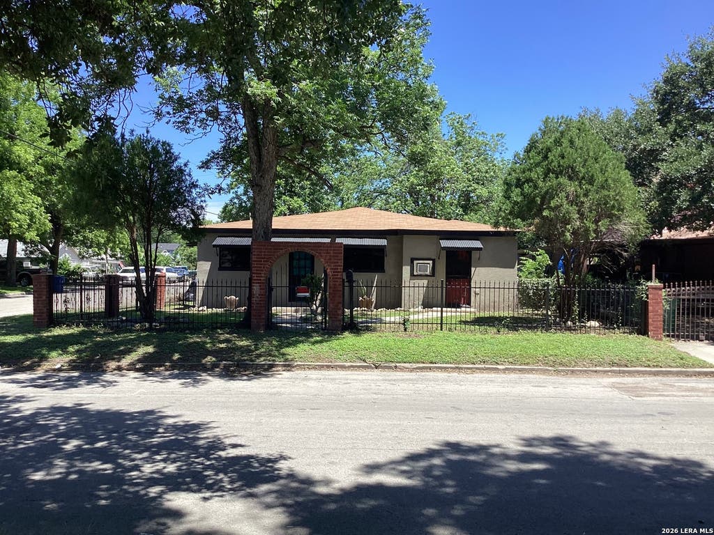 Photo of 151 Benita st, San Antonio, TX 78210 (MLS # 1967509)
