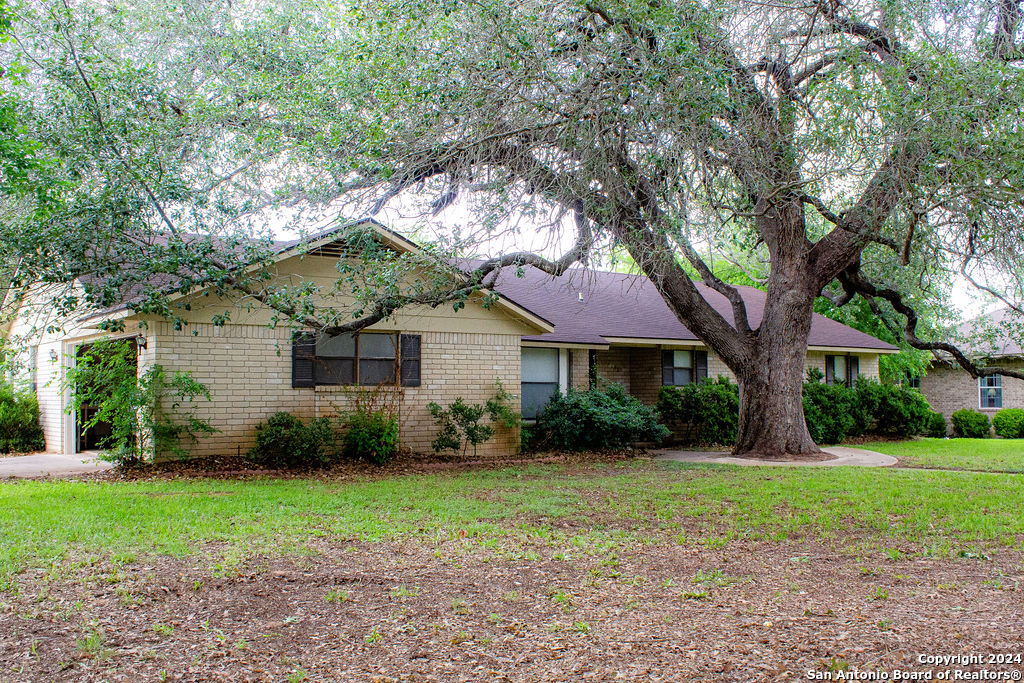 View Pleasanton, TX 78064 house