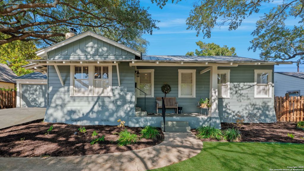 Photo of 227 Halcyon Pl, Alamo Heights, TX 78209 (MLS # 1929891)