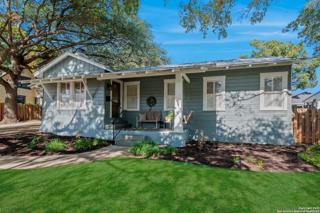 Photo of 227 Halcyon Pl, Alamo Heights, TX 78209 (MLS # 1929891)