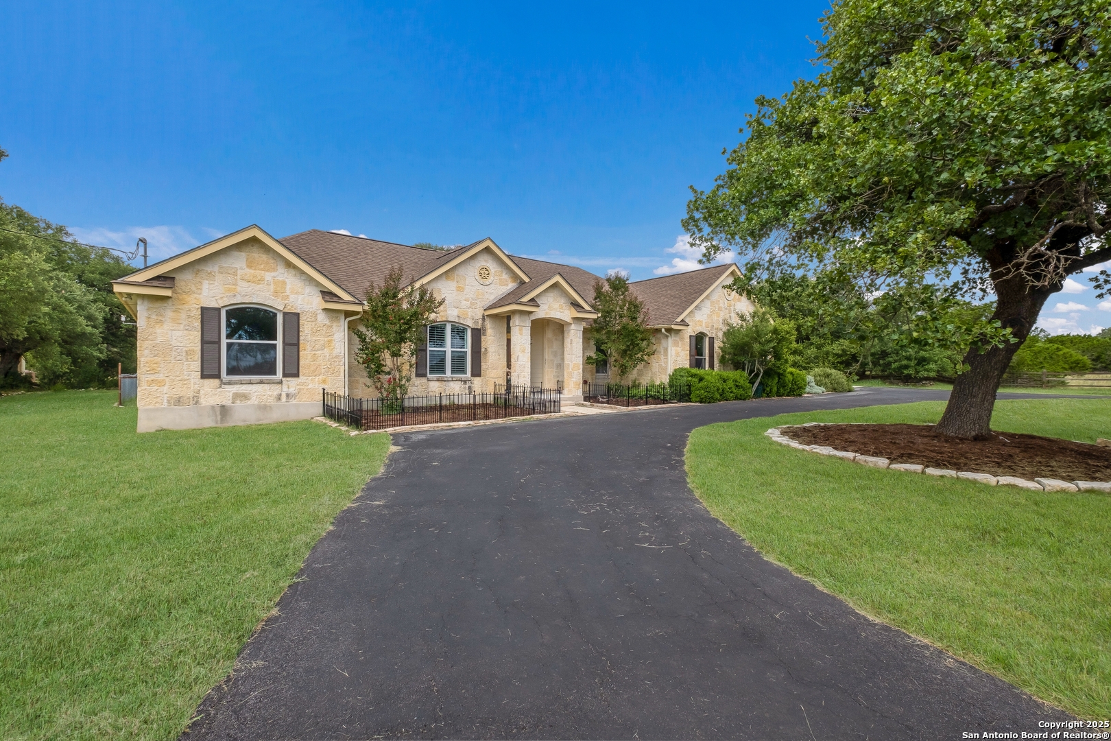 418 River Mountain