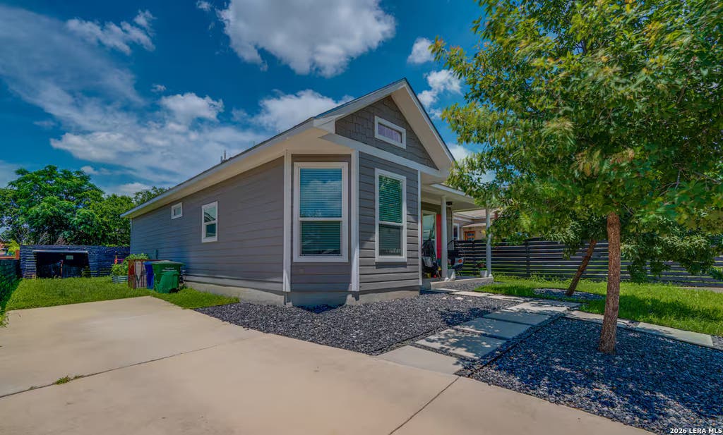 Photo of 623 Dakota St, San Antonio, TX 78203 (MLS # 2007854)