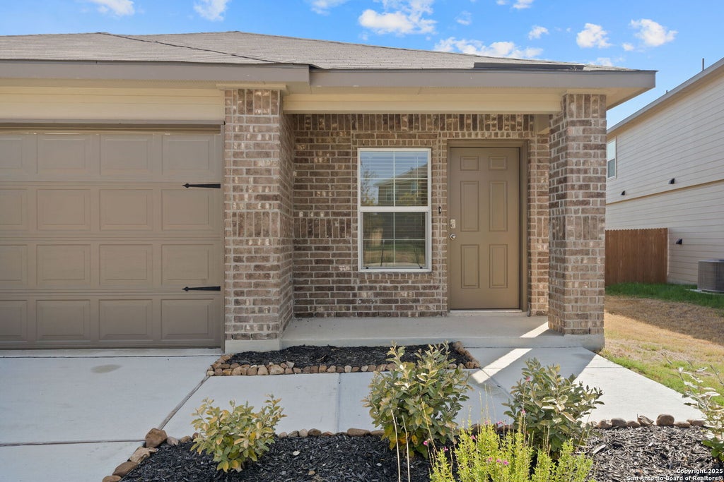 Photo of 15706 Clove Spice Way, Von Ormy, TX 78073 (MLS # 1993186)