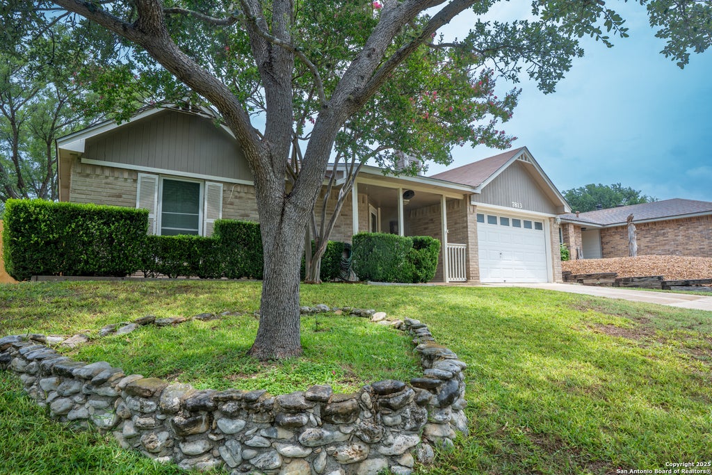 Photo of 7813 Forest Briar, Live Oak, TX 78233 (MLS # 1886949)